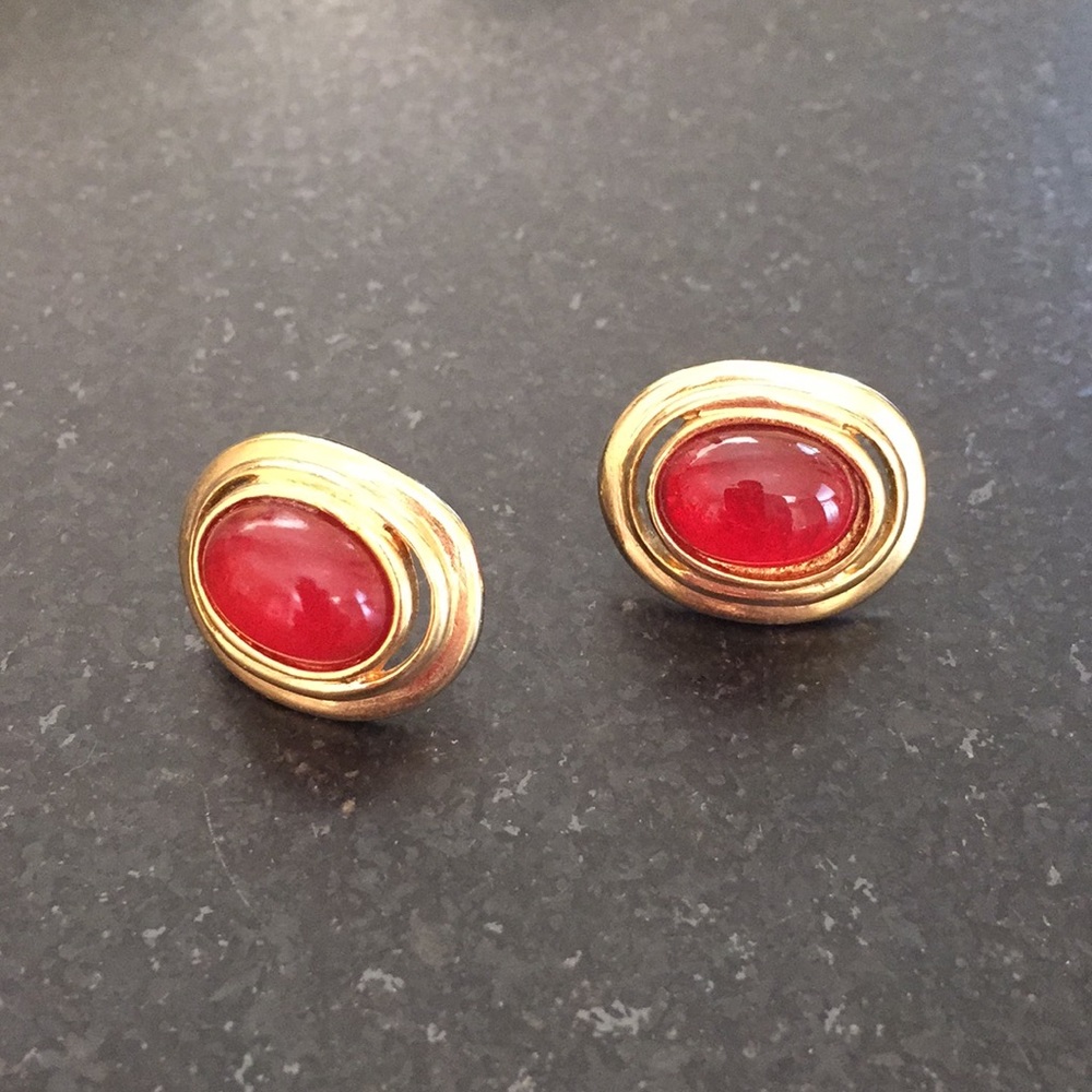 Red oval glass pierced earrings